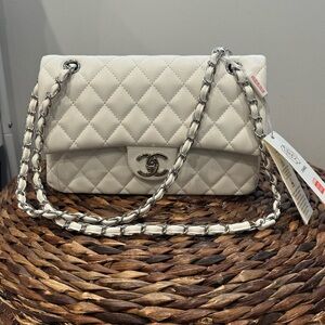 White Quilted Shoulder Bag with silver hardware Chain-Link